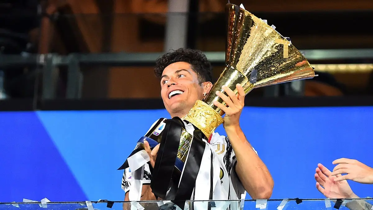 كريستيانو رونالدو يجدد التزامه مع يوفنتوس ويعد بغزو إيطاليا وأوروبا