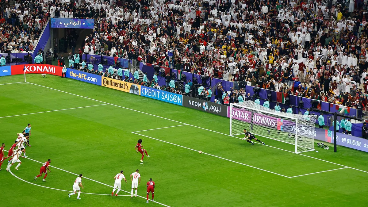 ردة فعل مثيرة من لاعبي الأردن بعد ضربة الجزاء الثالثة (فيديو)