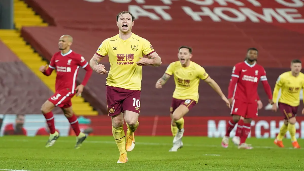 بيرنلي يكبد ليفربول الخسارة الأولى في أنفيلد منذ 1369 يوما بالدوري الإنجليزي‎