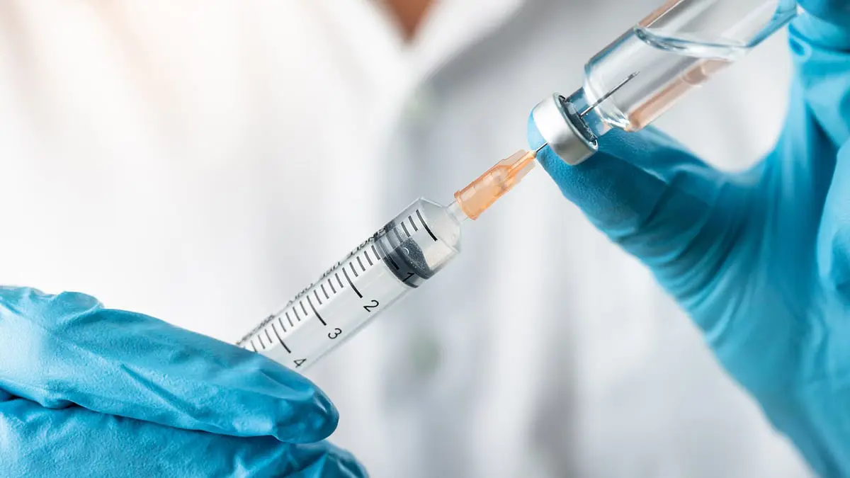 السعودية تعلن "الجرعة الثالثة" شرطا لدخول الأسواق والمراكز التجارية بدءا من فبراير