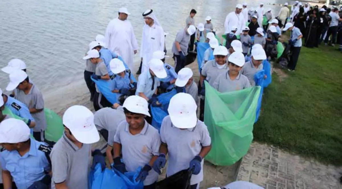 حملة تنظيف شاطئ الشارقة تبرز أهمية حماية البيئة البحرية