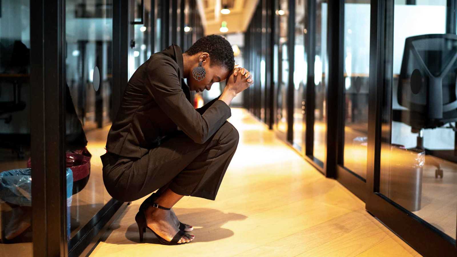 الاكتئاب الوظيفي.. مرض خفي وراء المكاتب