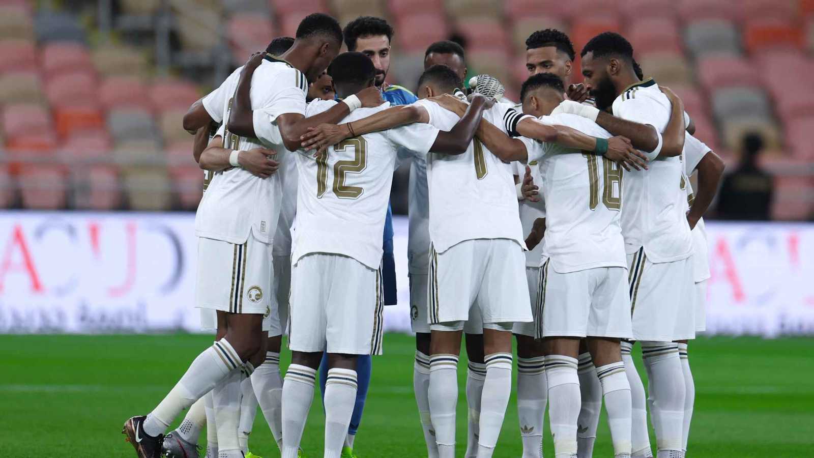 أول مدرب يمنح موافقته لقيادة المنتخب السعودي 