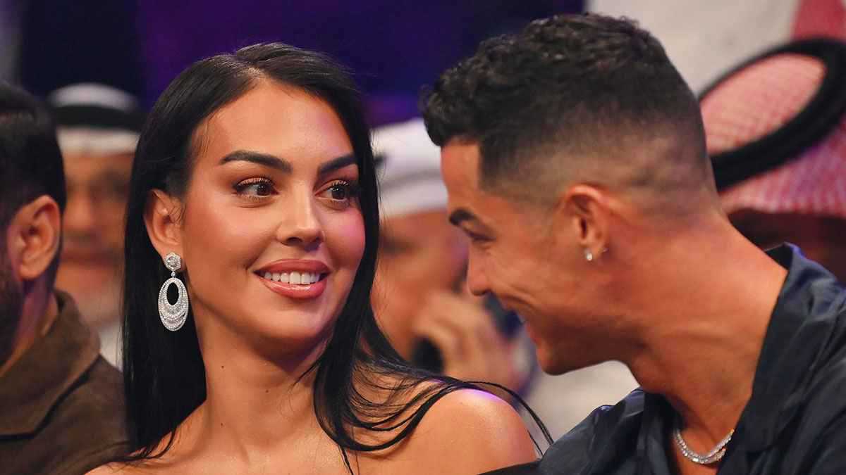 تخطى 10 ملايين إعجاب.. منشور خطوبة رونالدو وجورجينا يحطم أرقامها الشخصية (صور)