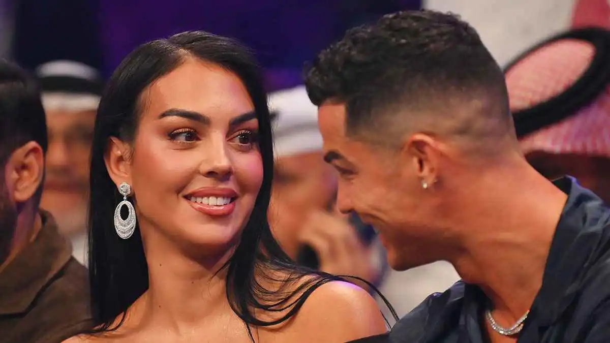 تخطى 10 ملايين إعجاب.. منشور خطوبة رونالدو وجورجينا يحطم أرقامها الشخصية (صور)