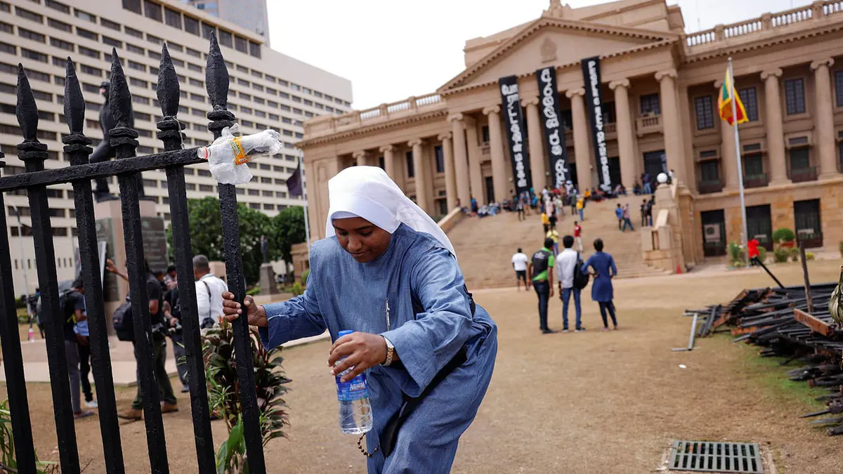 رئيس سريلانكا بالإنابة "هدف جديد" للتظاهرات الشعبية بعد مرور 100 يوم
