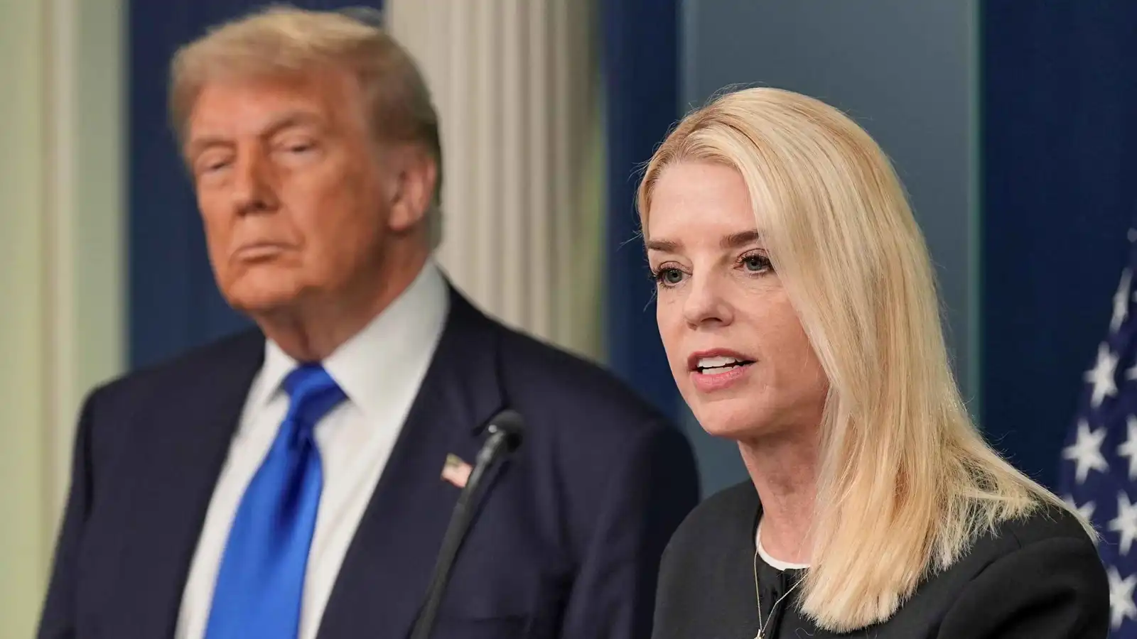 "إشارات متضاربة" في قضية إبستين تعمق الأزمة السياسية لإدارة ترامب