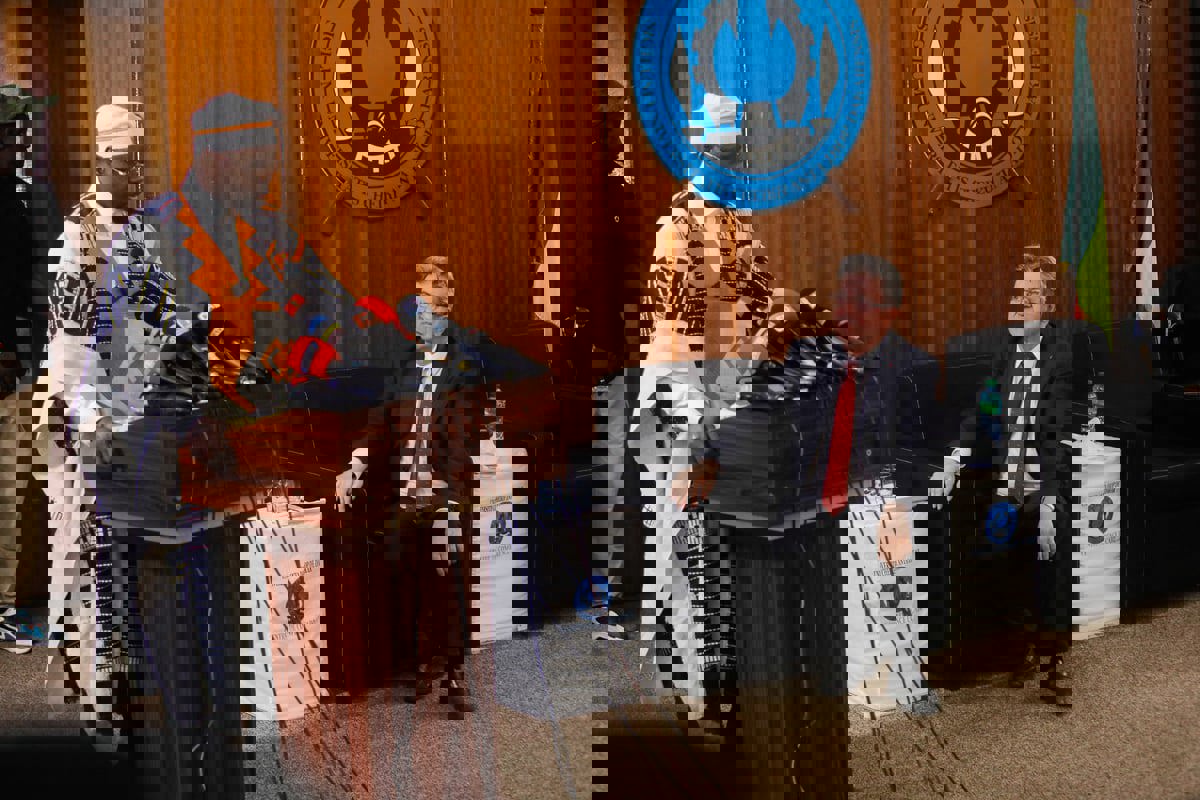 رئيس وزراء السنغال يلوح بإغلاق القواعد العسكرية الفرنسية