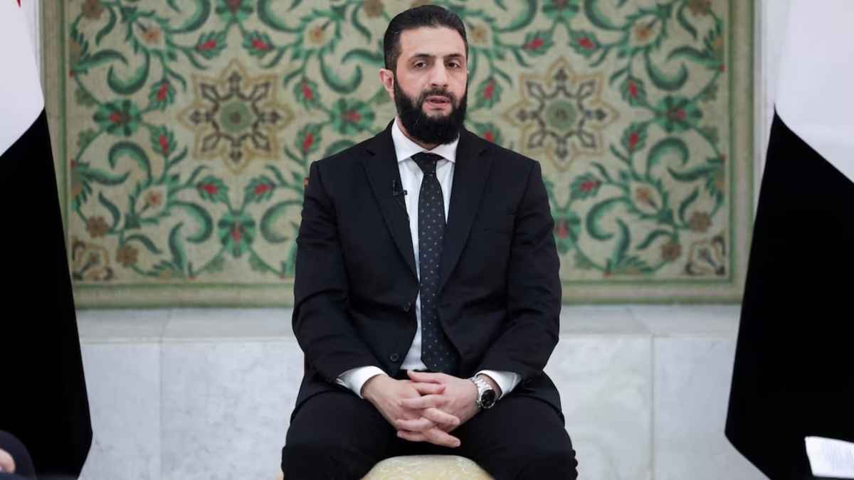 أول تعليق من الشرع على توقيع الإعلان الدستوري لسوريا