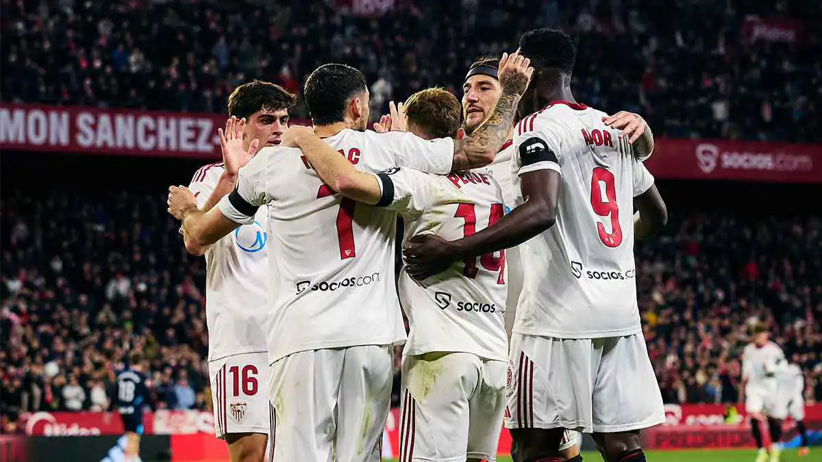 بعد اهتمام الدوري السعودي.. إشبيلية يرفع قيمة بيع عقد مهاجمه