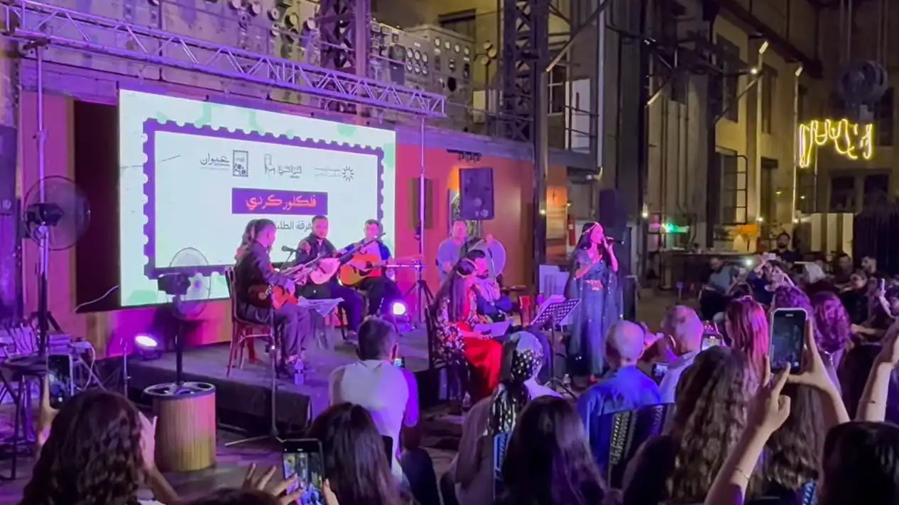 فرقة تراثية كردية تقدم حفلا غنائيا فريدا وسط حلب (فيديو)