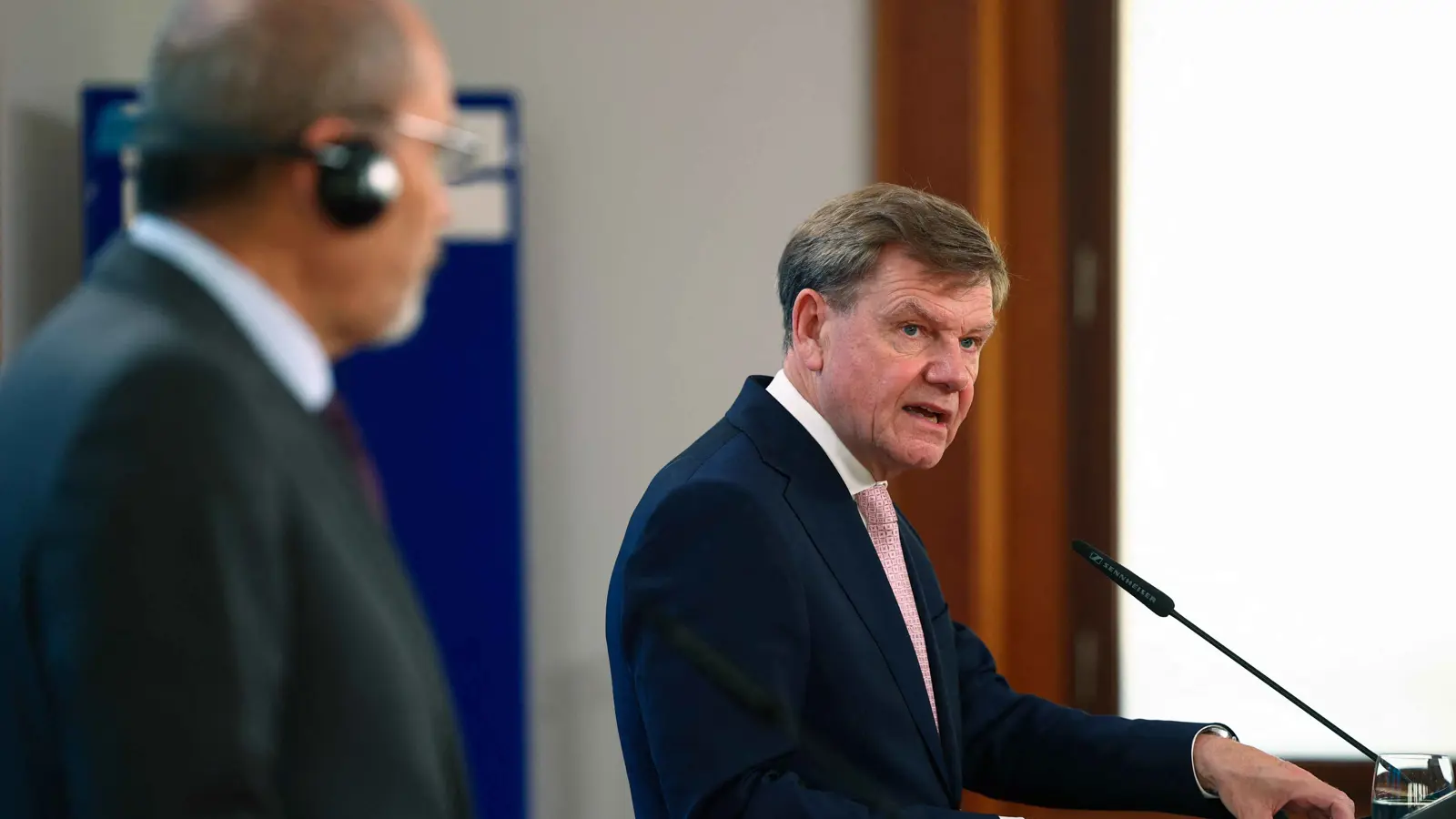 ألمانيا تحث إيران على تقديم تطمينات بشأن النووي