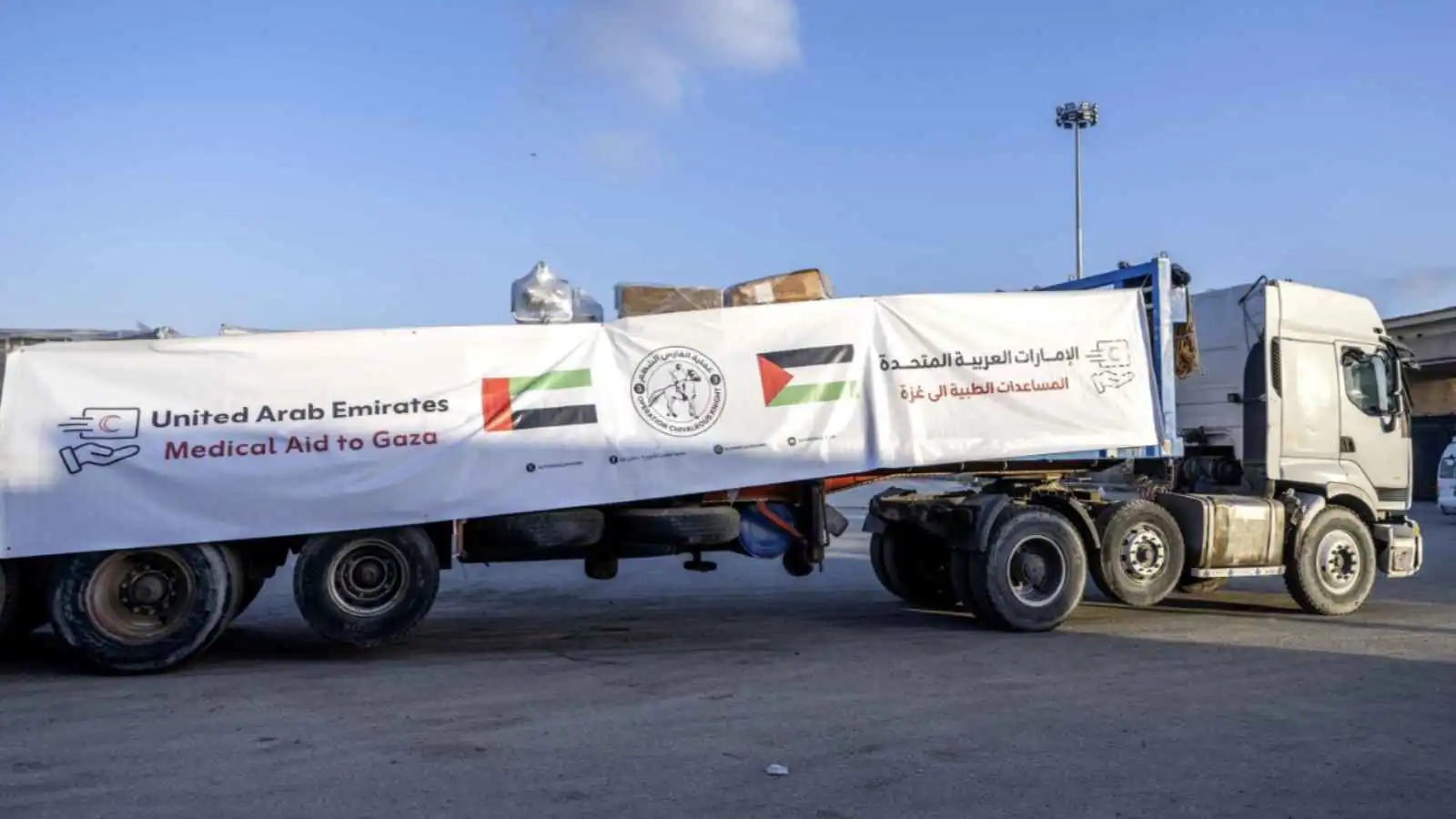 دخول 53 طنا من المساعدات الإماراتية الطبية إلى قطاع غزة