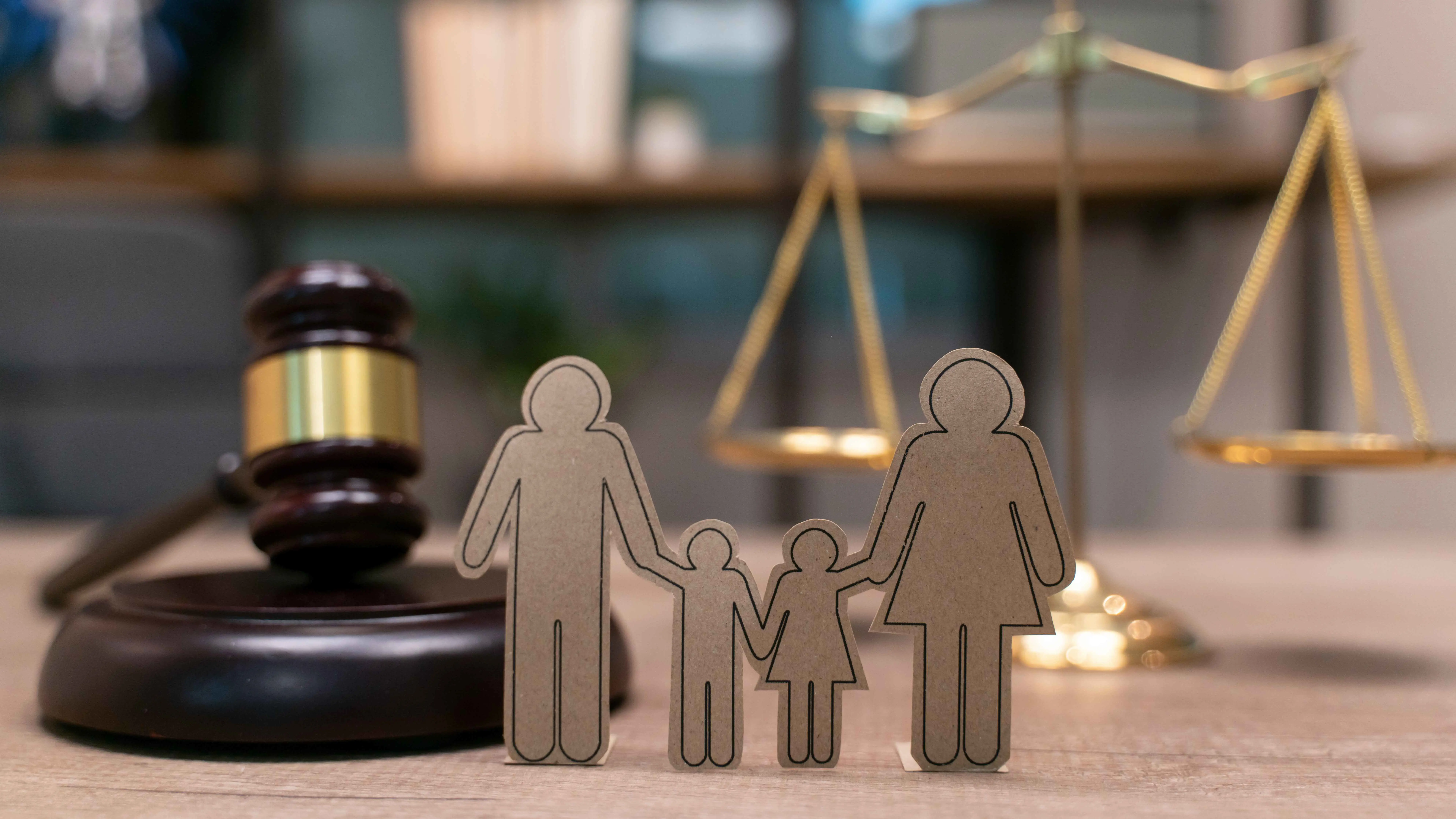 أم كويتية تخسر حضانة أطفالها لسبب "غير متوقع"