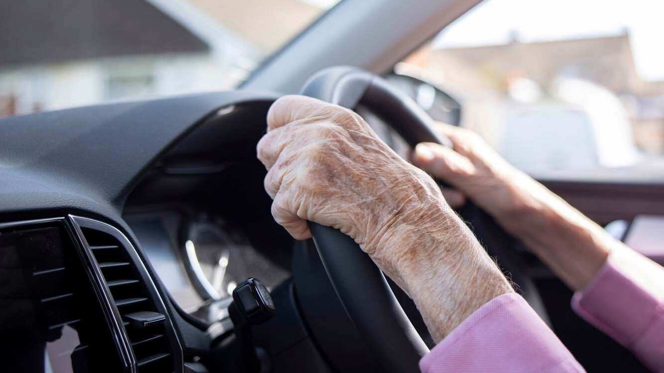 "قيادة آمنة" لكبار السن.. كيفية الحفاظ على سلامة من تُحب