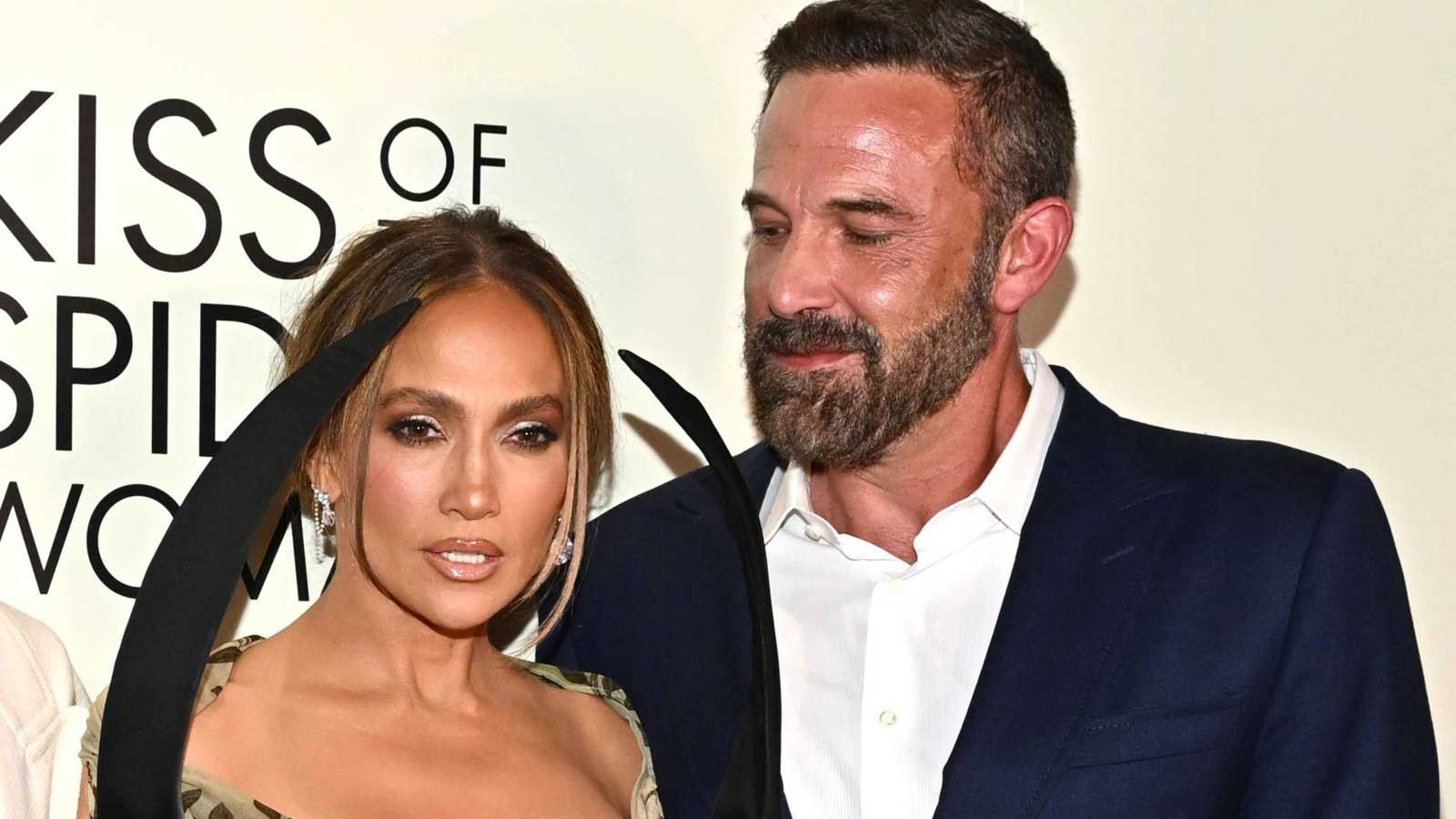 ضحكات ونظرات.. ظهور جديد لجنيفر لوبيز وبن أفليك يُشعل الجدل (فيديو)