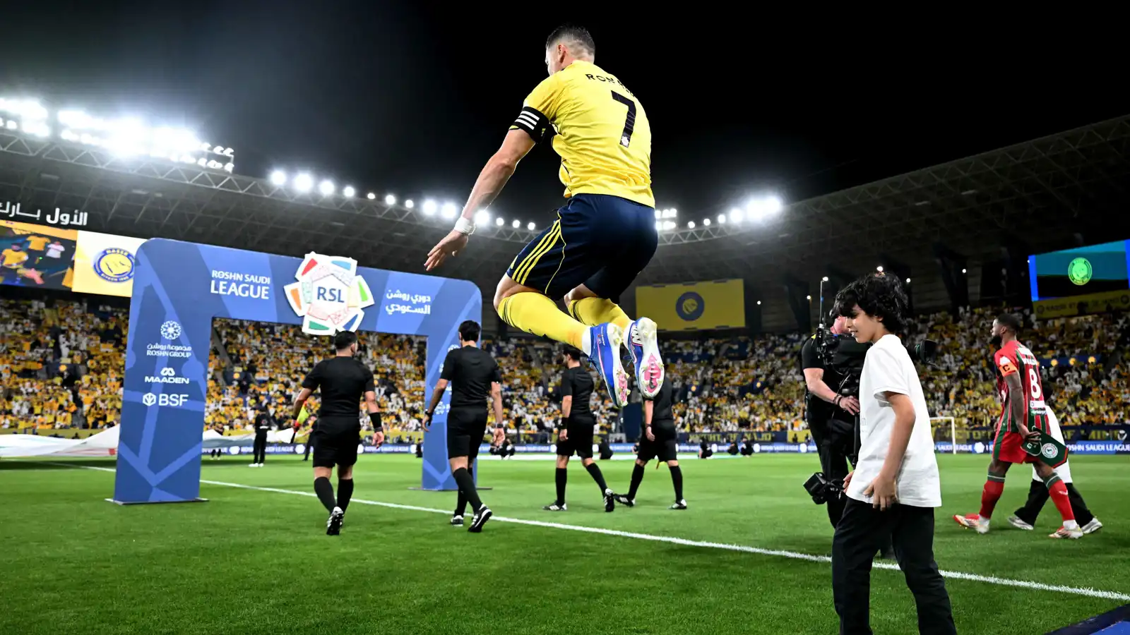 تقيأ في غرفة الملابس.. جيسوس يفجر مخاوف جمهور النصر حول كريستيانو رونالدو