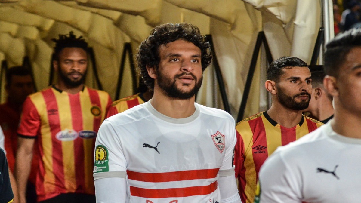شاهد.. انفعال وعصبية محمود علاء بعد طرده في مباراة الزمالك وبيراميدز