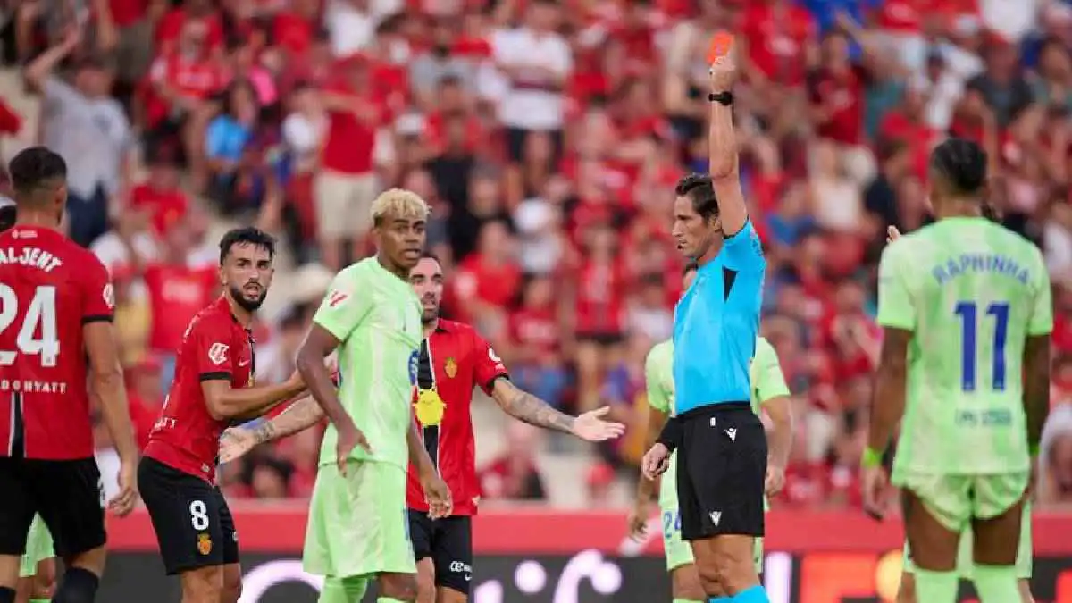 بروتوكول لم يطبق وأخطاء فادحة.. ريال مدريد يهاجم حكم مباراة برشلونة