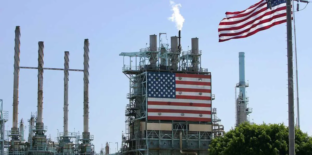 أسعار النفط تهبط وسط إنتاج أمريكي قياسي وزيادة المخزونات