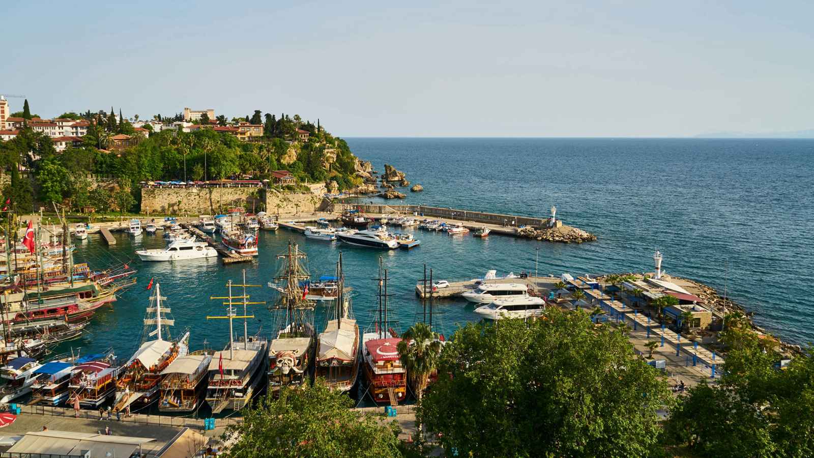 أنفاق سرية في فنادق أنطاليا تثير غضب المدافعين عن البيئة (فيديو)