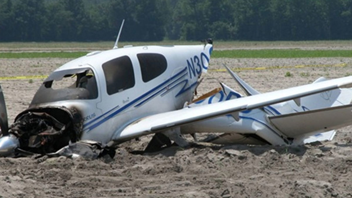 مصرع 5 في تحطم طائرة صغيرة فوق منزل بكاليفورنيا