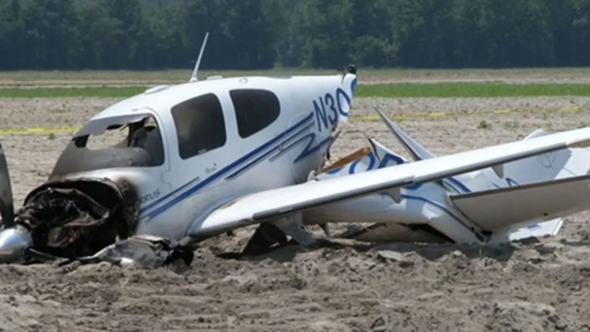 مصرع 5 في تحطم طائرة صغيرة فوق منزل بكاليفورنيا