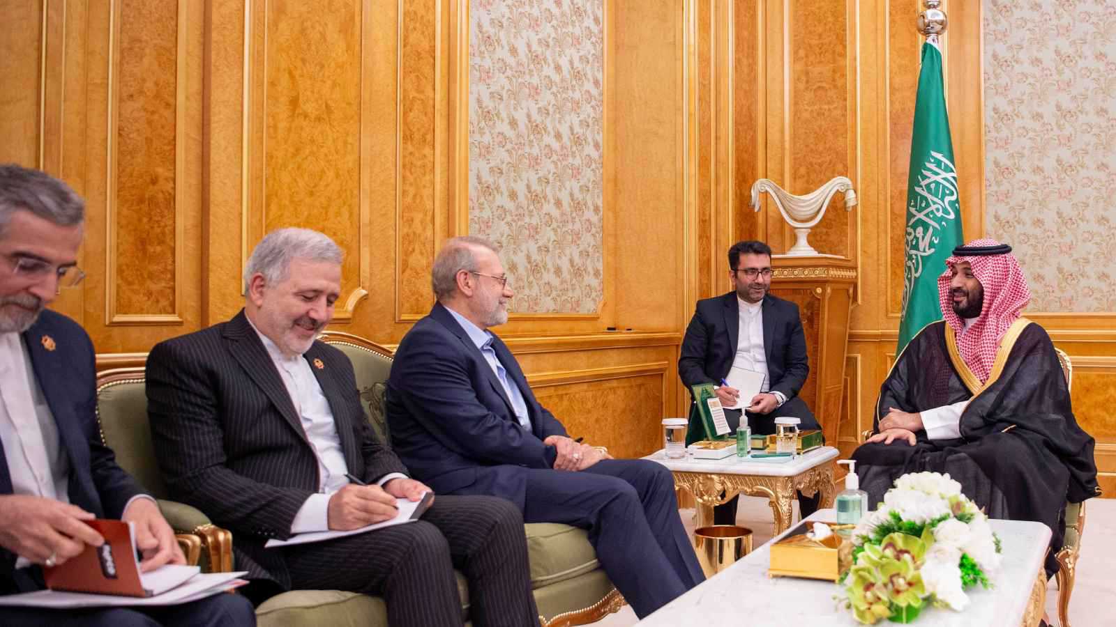 محمد بن سلمان يبحث مع لاريجاني التطورات الإقليمية