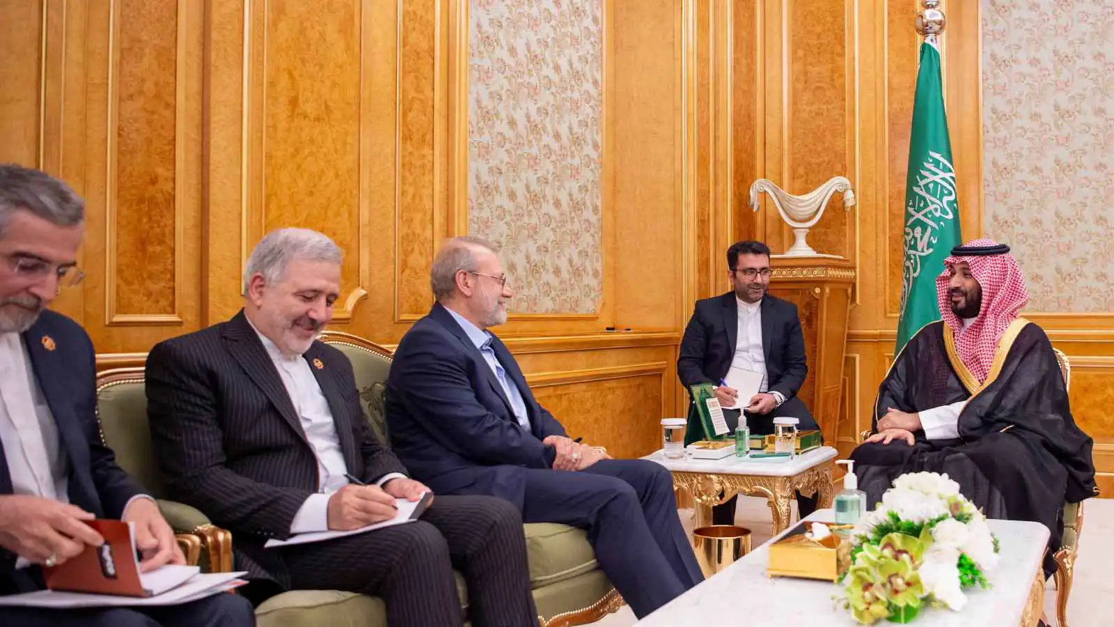 محمد بن سلمان يبحث مع لاريجاني التطورات الإقليمية