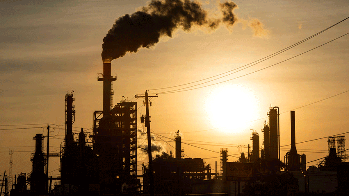 النفط يقفز 5% بفعل تطورات صحة ترامب وإغلاقات النرويج