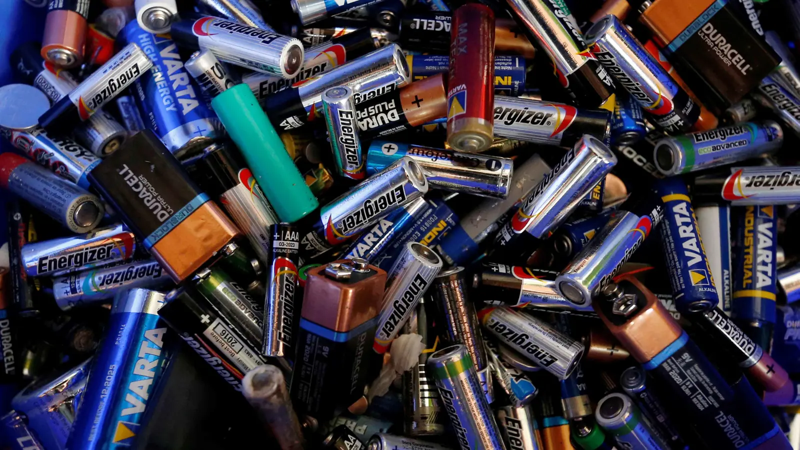 وداعا لإعادة الشحن.. الكشف عن بطارية نووية تعمل "مدى الحياة"