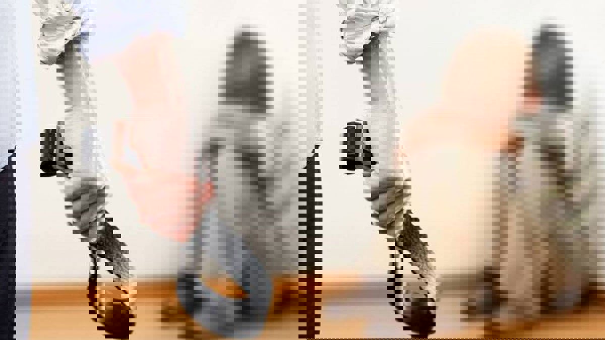 والده يجبره على التسول في جازان.. طفل سوري معنّف يثير استعطاف السعوديين (فيديو)