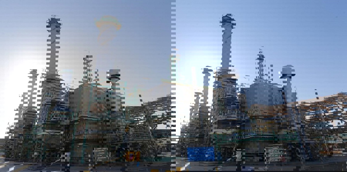 النفط يستقر قرب أدنى مستوى في شهور متأثرا بمخاوف التخمة