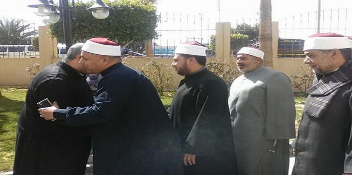 شيوخ الأزهر يزورون النازحين المسيحيين من سيناء (صور)
