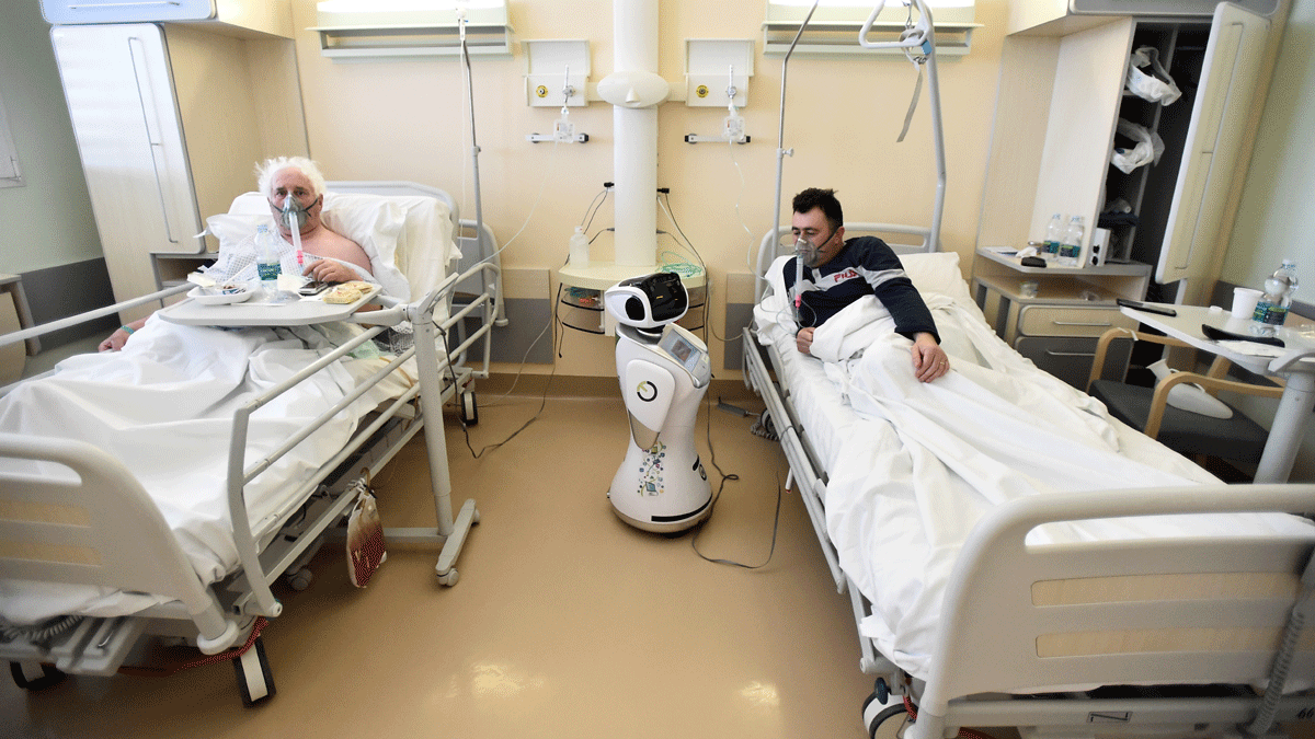 في إيطاليا.. الروبوتات تنقذ حياة المرضى والأطباء من خطر كورونا‎