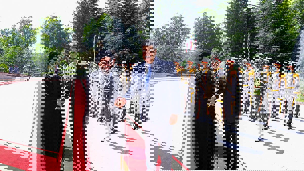 إيران وفنزويلا توقعان اتفاقية تعاون إستراتيجي مدتها 20 عاما