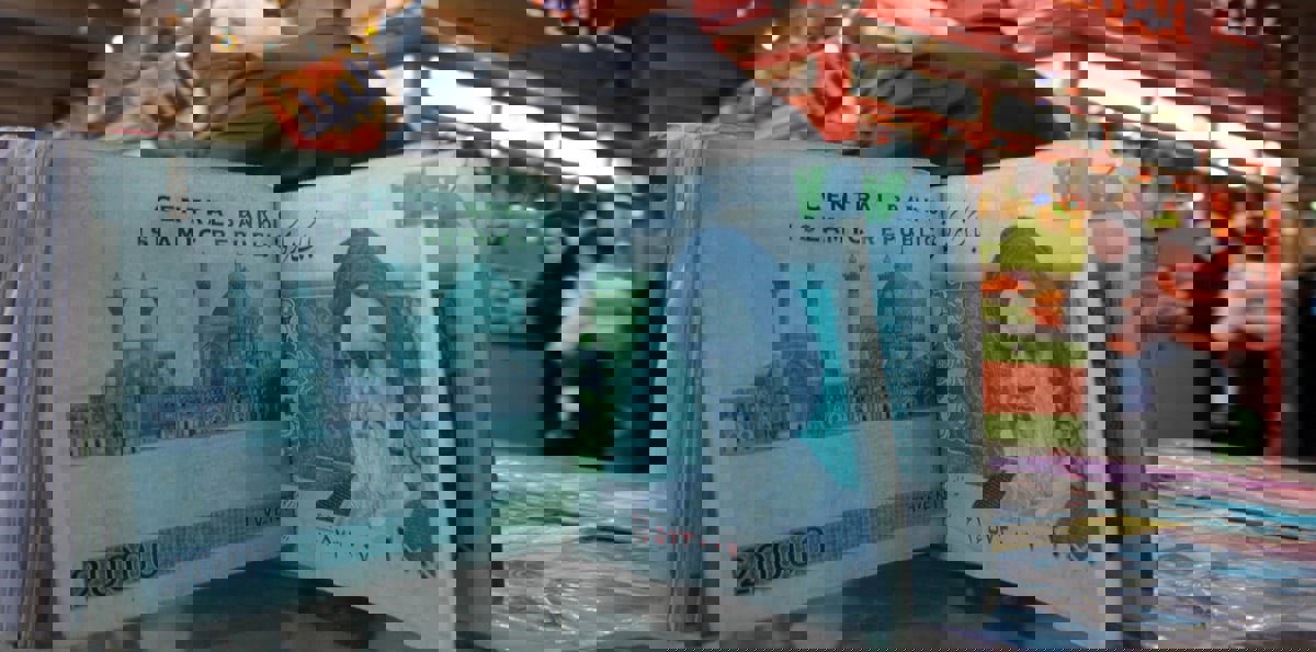 انهيار غير مسبوق للريال الإيراني بعد قرار ترامب