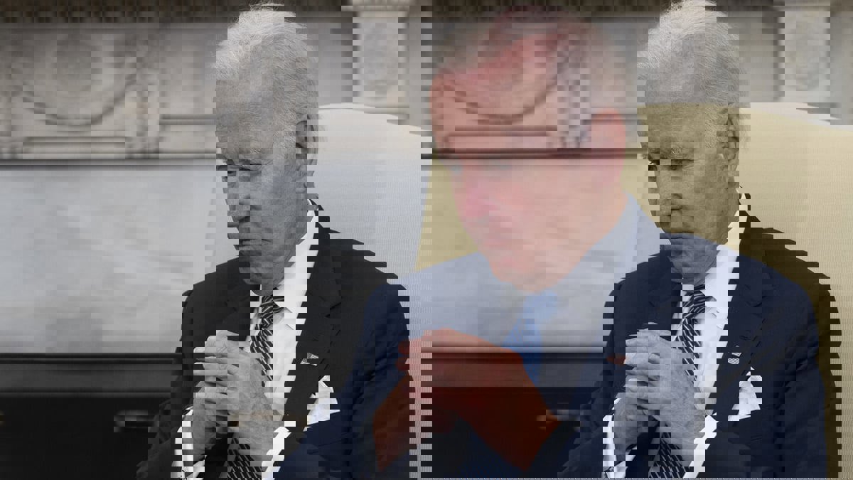 "أخطاء لفظية وتجوال عشوائي".. تصاعد مخاوف الأمريكيين بشأن صحة بايدن العقلية 
