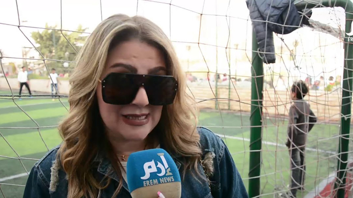 رانيا محمود ياسين تعلق على شائعة خلع والدتها للحجاب (فيديو إرم)