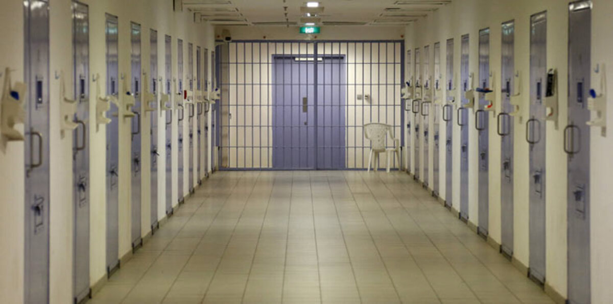 السلطات الإيرانية تمنع سجينًا أمريكيًا من الاتصال بمحاميه