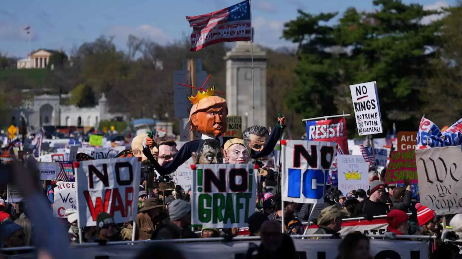 حملة "لا ملوك".. مسيرات مناهضة لترامب في جميع الولايات الأمريكية (صور)