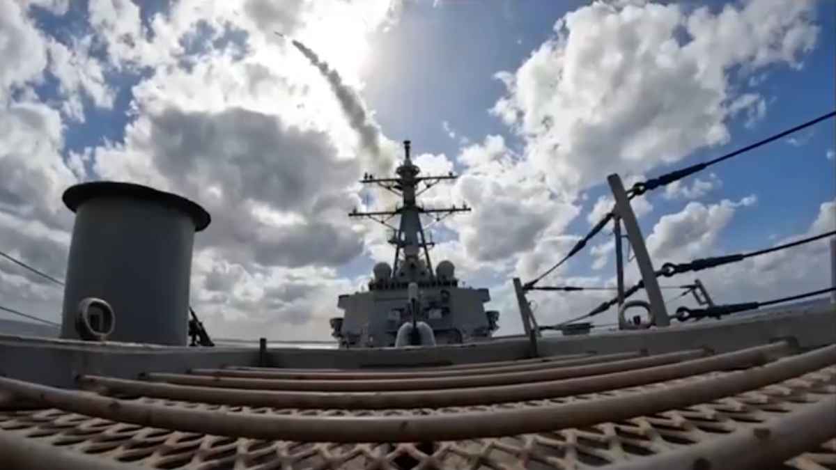 واشنطن تعلن توجيه ضربات دقيقة لمواقع حوثية بـ"توماهوك" (فيديو)