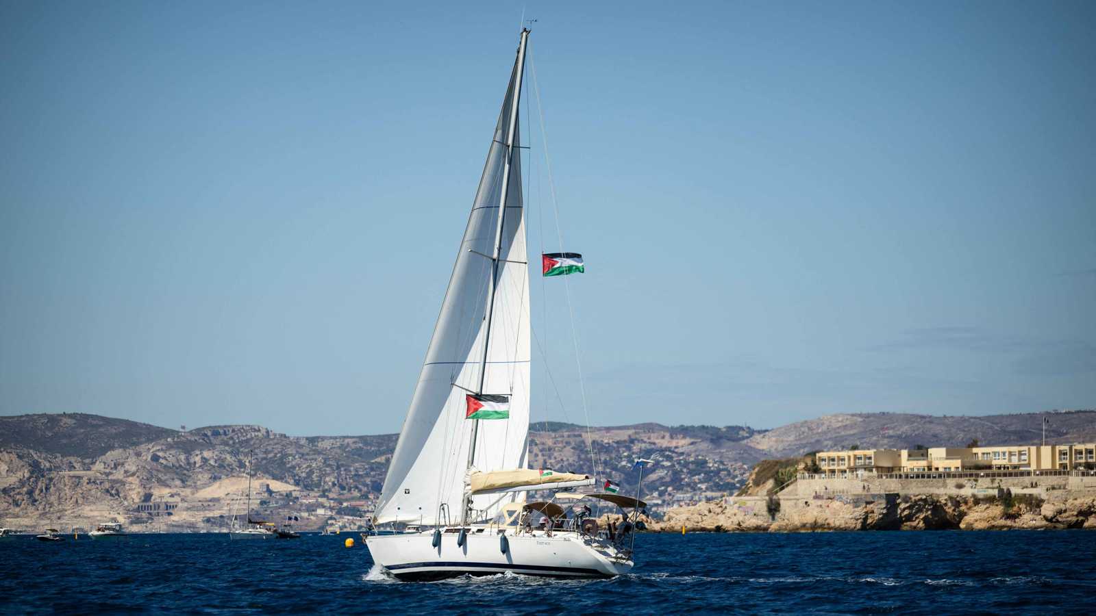 تركيا تحذر إسرائيل: 3 برلمانيين على متن "أسطول الحرية"