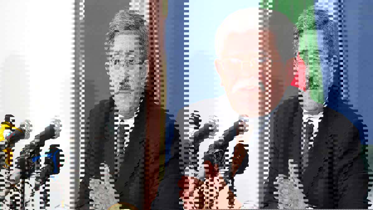 أويحيى ينفي معلومات حول قراره الترشح لانتخابات الرئاسة الجزائرية