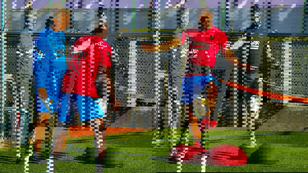 قبل مباراة برشلونة وفالنسيا.. ديمبلي وأغويرو يشاركان في التدريبات