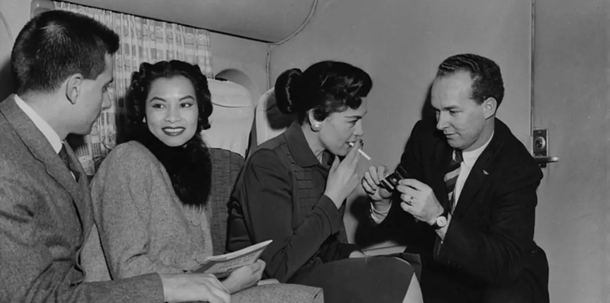 شاهد كيف كانت متعة السفر في "العصر الذهبي" للطيران   (صور)