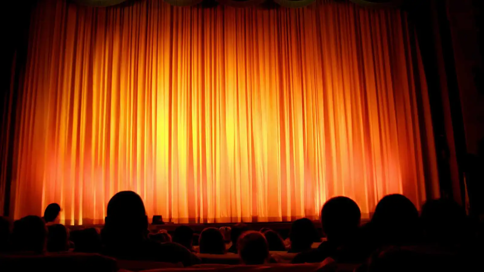 "نسيج".. عرض مسرحي كويتي يحتفي بالتراث والهوية الوطنية