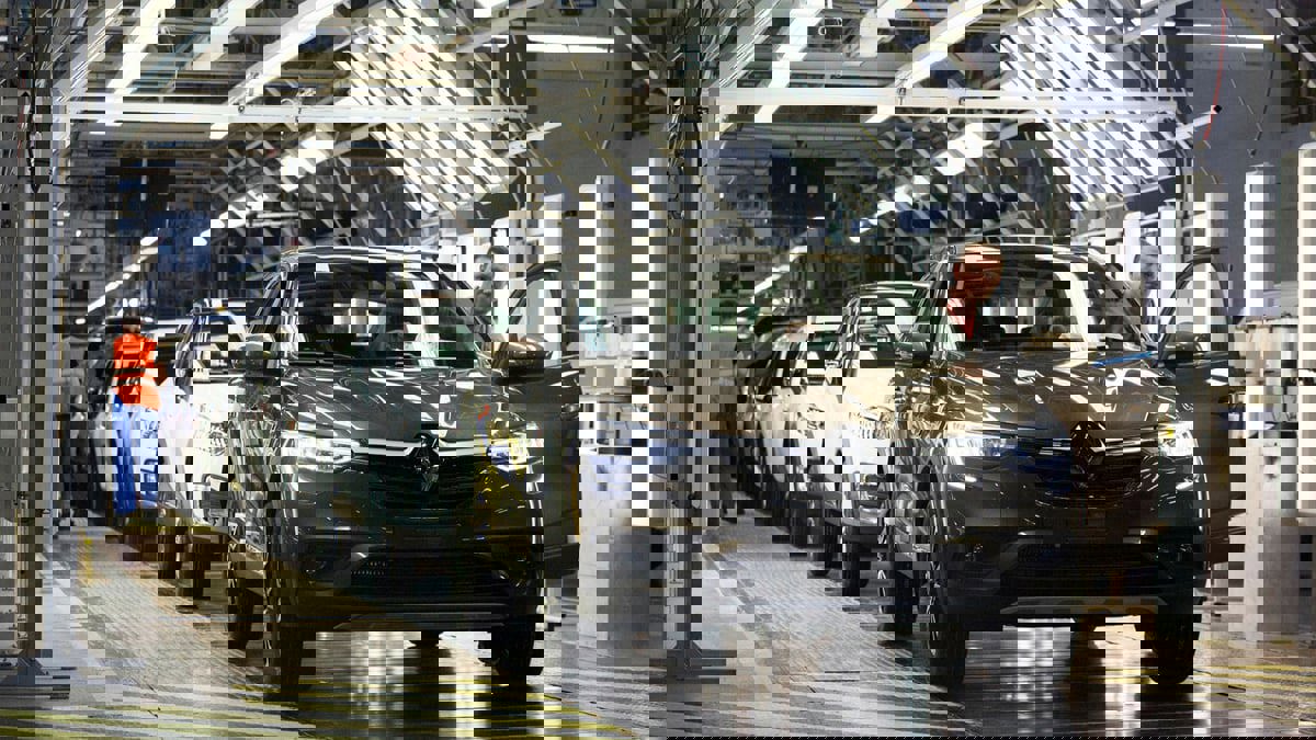 أزمة الرقائق الإلكترونية تجبر "رينو" على وقف إنتاج نصف مليون سيارة