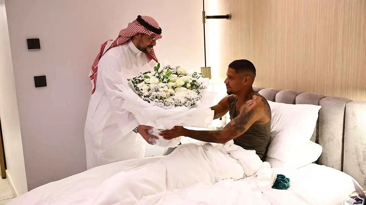 الأهلي السعودي يفاجئ نجم جوهور الماليزي المصاب (فيديو)