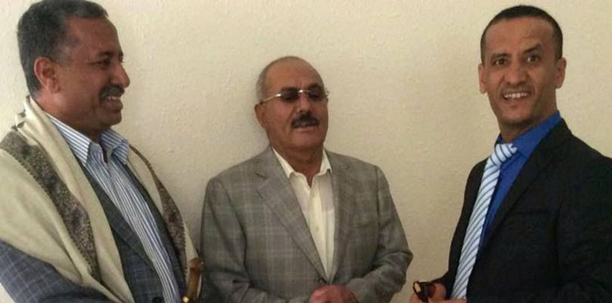 في مؤشر لاتساع الشرخ.. مقرب من صالح يشن هجومًا على الحوثيين